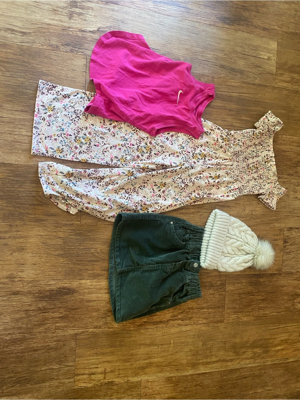 Girl's Lot Of 4 Pieces Clothing Size XS 4/5 Gap H&M Art Class Nike